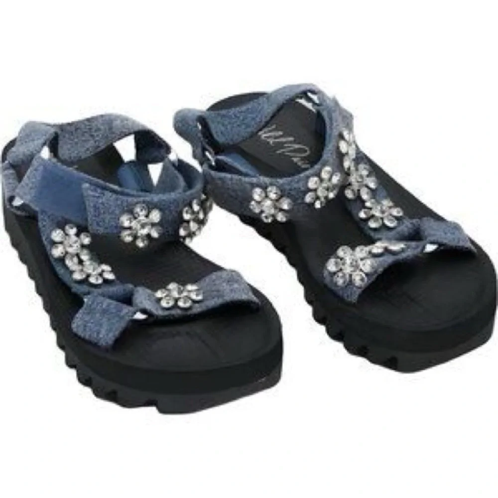 WILD PAIR Kudose Sporty Embellished Sandals